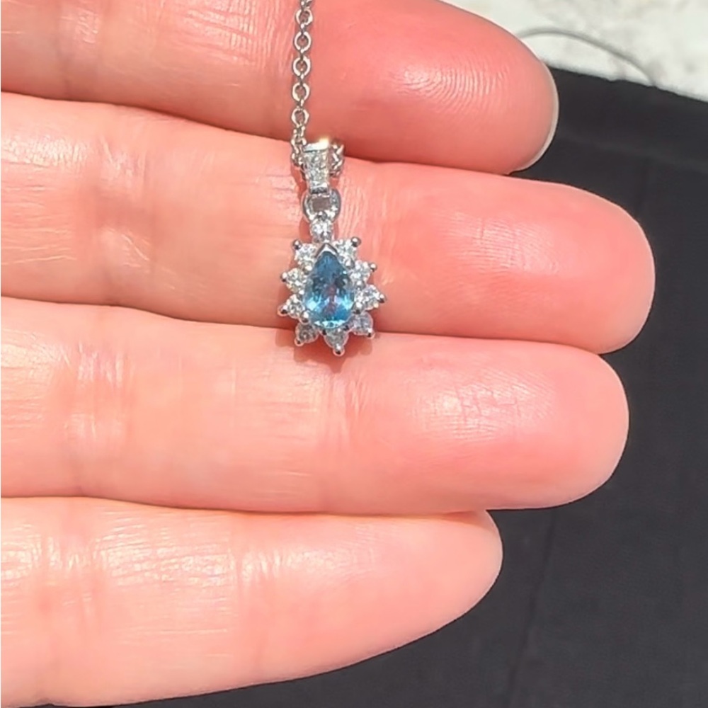 Aquamarine and diamond pendant